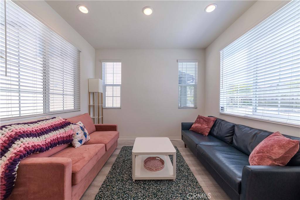 Fontana, CA 92336,14991 Cavetto LN