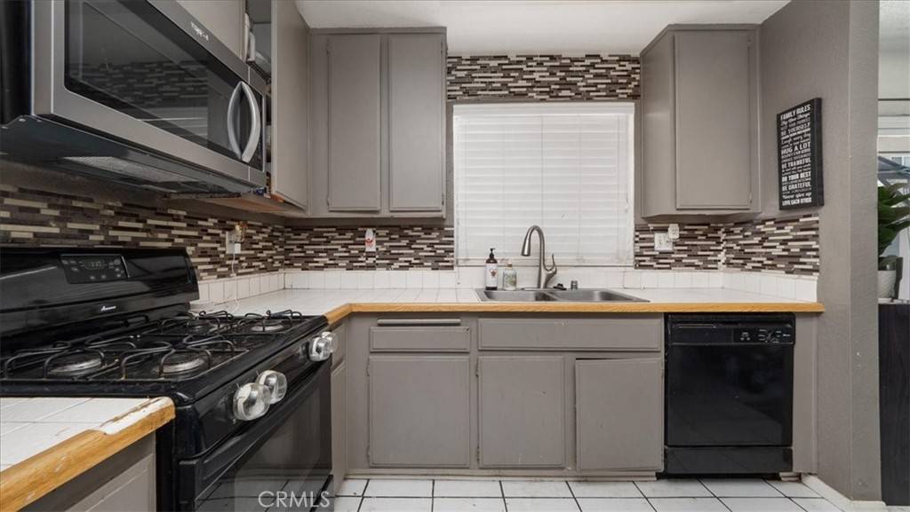 Victorville, CA 92392,12238 Pluto DR