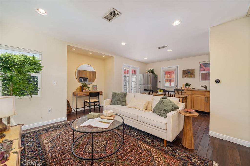 Los Angeles, CA 90026,3471 Plata ST