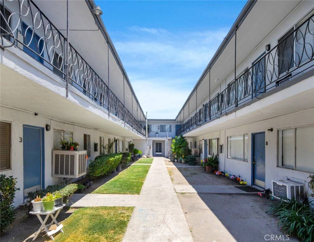 Highland, CA 92410,7443 Elm ST
