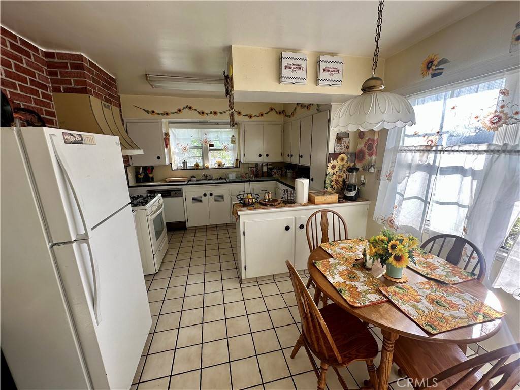 Pomona, CA 91767,203 Tate ST