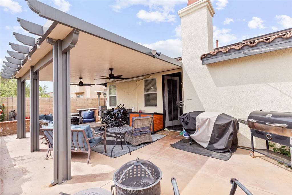 Fontana, CA 92336,16453 Freesia CT
