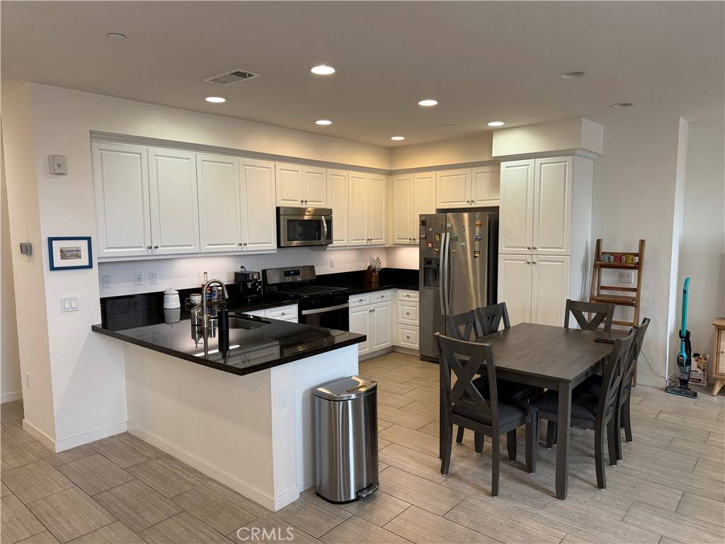 Montclair, CA 91763,8823 Jacaranda #F