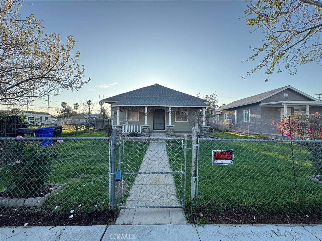 Rialto, CA 92376,220 S Orange AVE