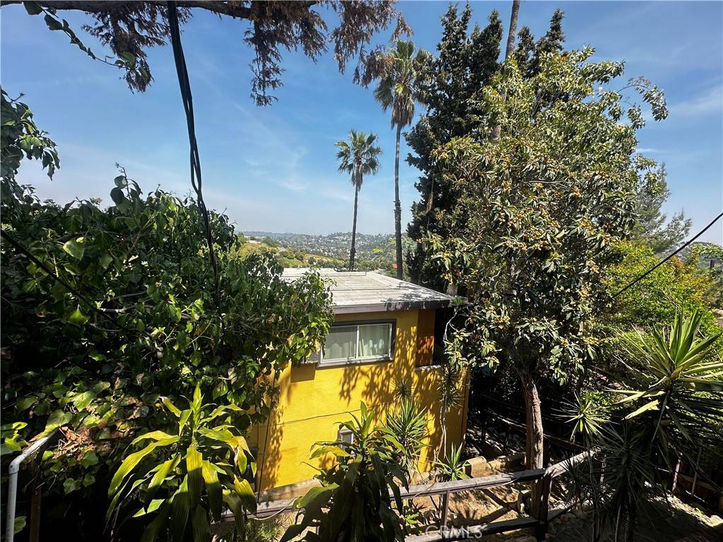 Los Angeles, CA 90065,374 Mavis DR