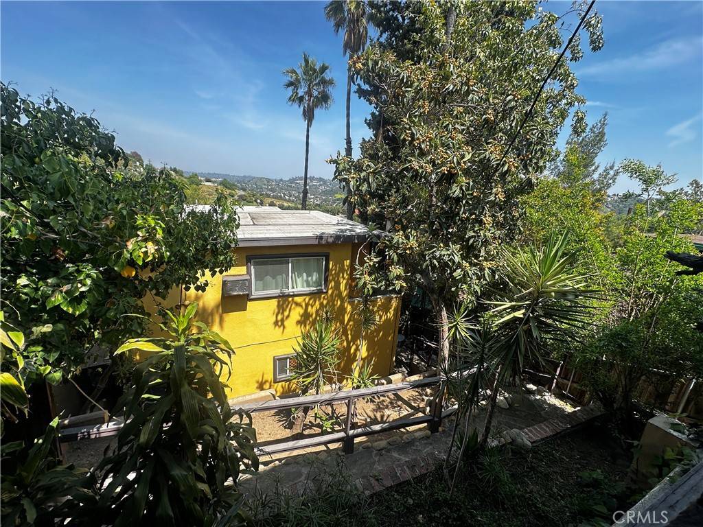 Los Angeles, CA 90065,374 Mavis DR