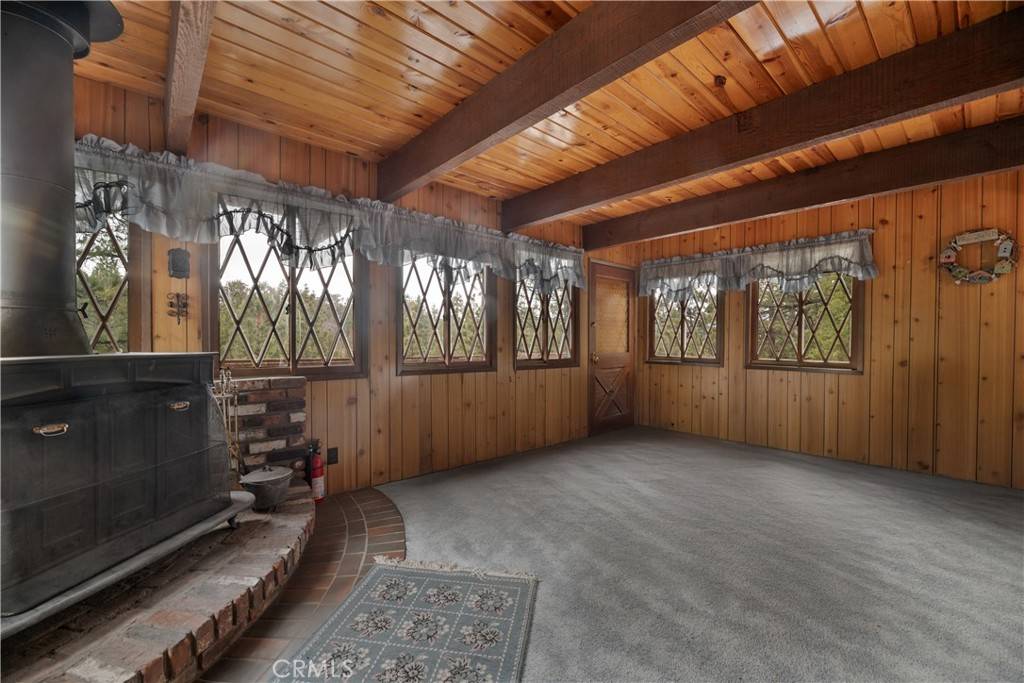 Sugarloaf, CA 92386,411 Dixie Lee LN