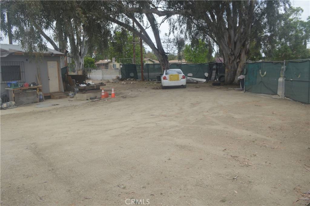 Bloomington, CA 92316,19049 Jurupa AVE