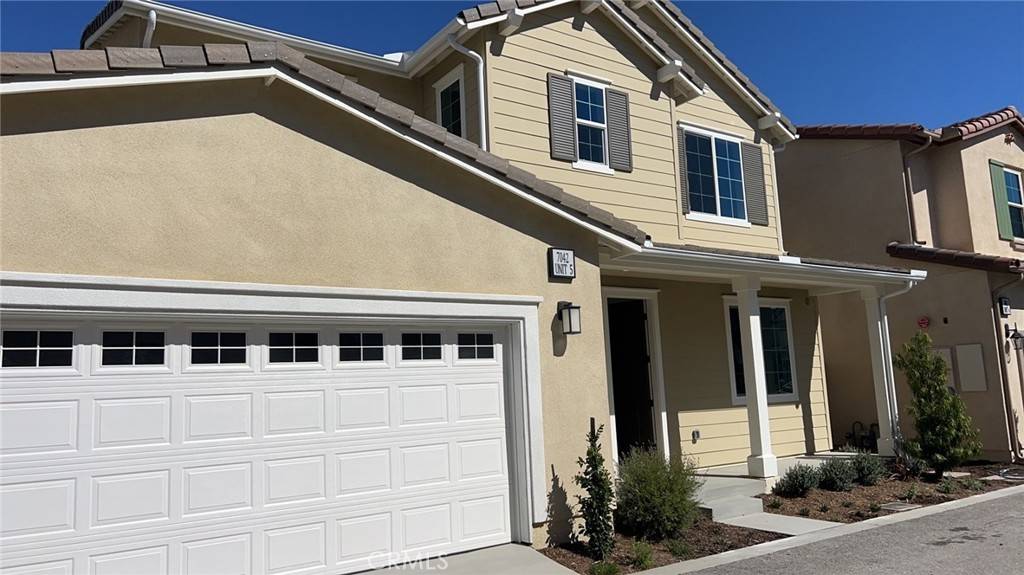 Fontana, CA 92336,7042 Calla Lily DR