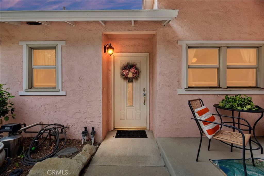 Upland, CA 91786,1327 Grove AVE