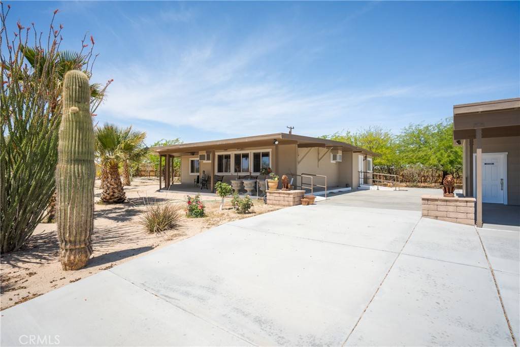 Joshua Tree, CA 92277,66125 Brant Cross