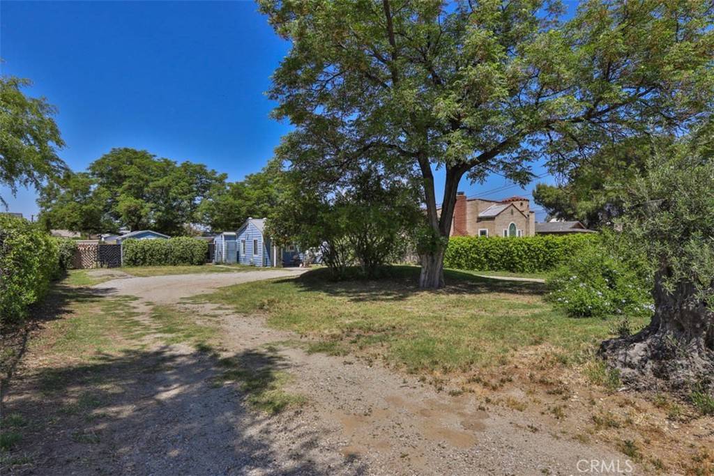 Fontana, CA 92335,9852 Palmetto AVE