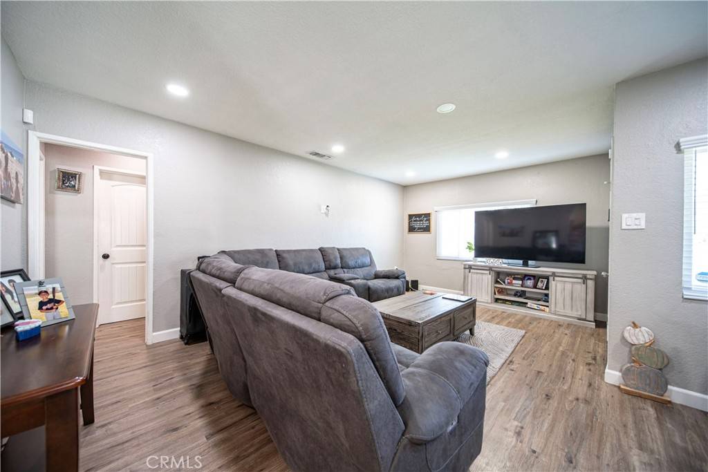 17603 Fairfax ST Fontana, CA 92336
