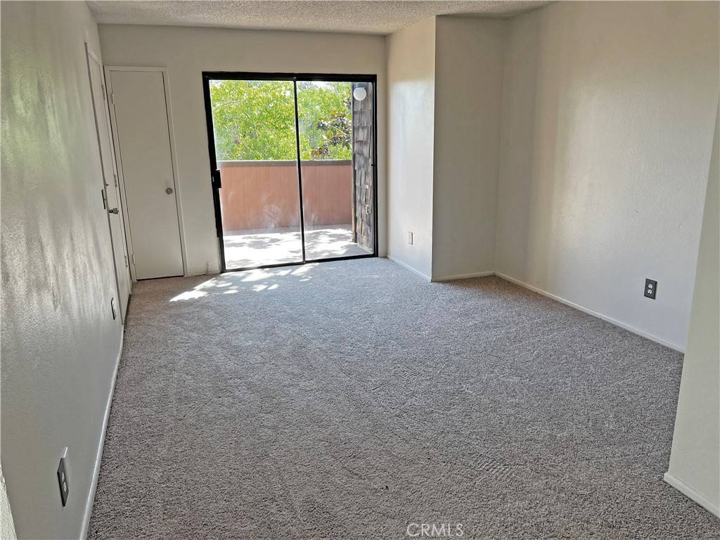 Fontana, CA 92335,9010 Newport AVE #4