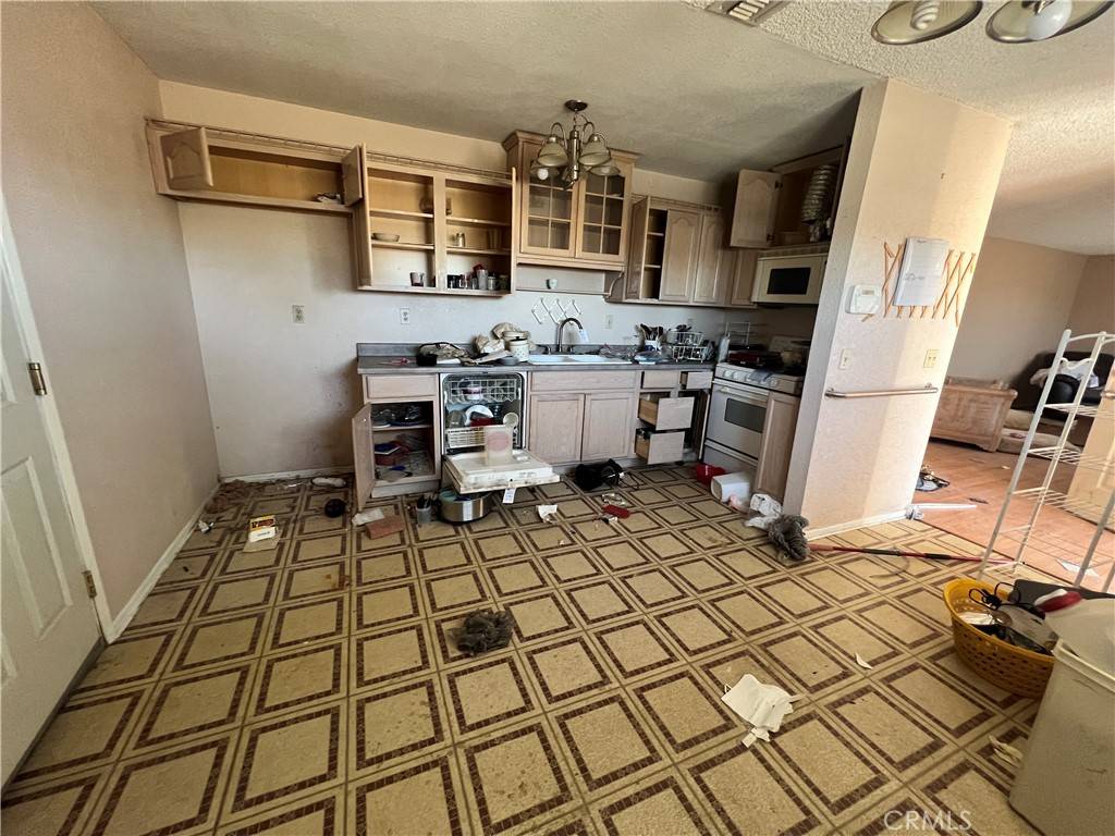 Apple Valley, CA 92307,22133 Thunderbird RD