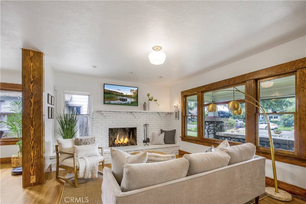 La Verne, CA 91750,2433 3rd ST
