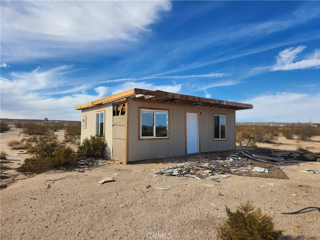 Joshua Tree, CA 92252,68423 Ranier RD