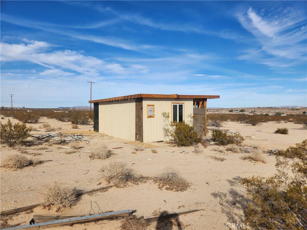 Joshua Tree, CA 92252,68423 Ranier RD