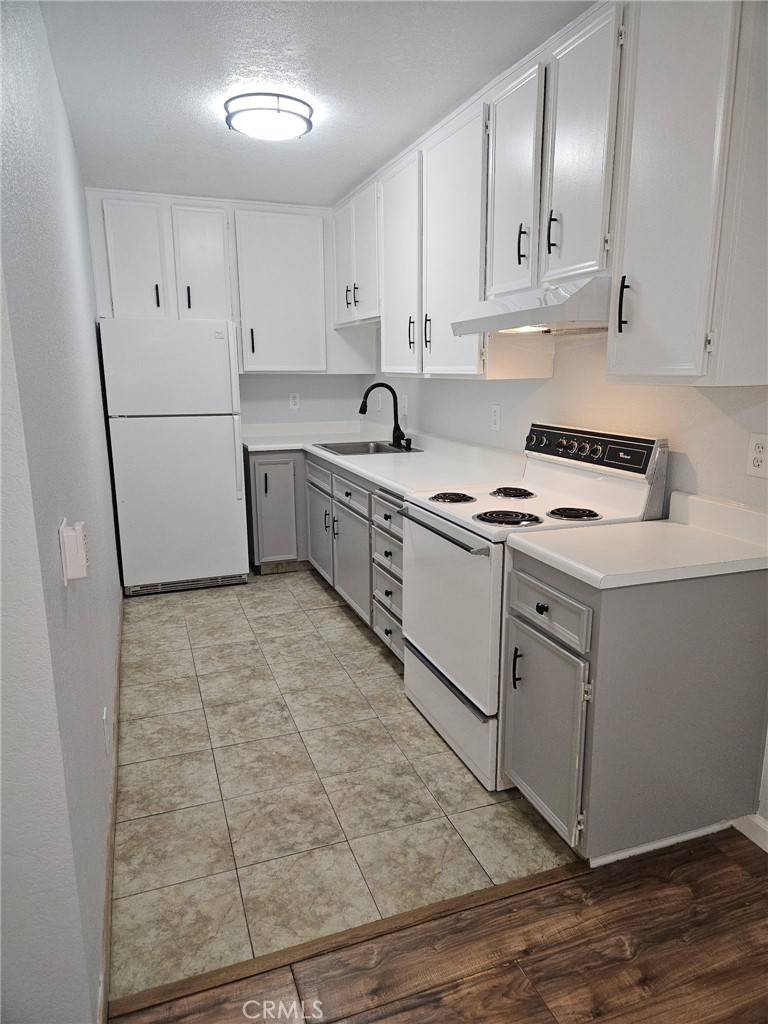 Palm Springs, CA 92262,2809 N Los Felices CIR E #100