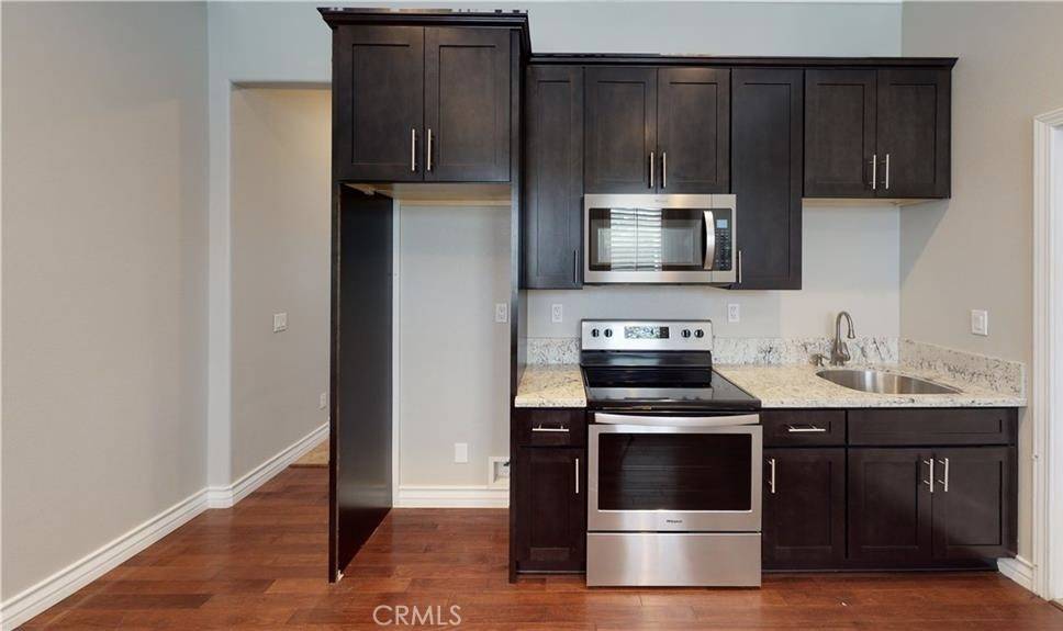 Fontana, CA 92336,6029 Lily Rock DR #2