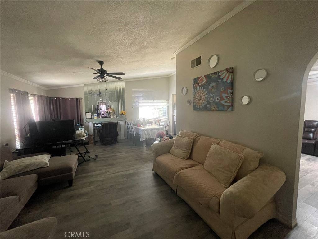 Corona, CA 92882,853 W Crestview ST