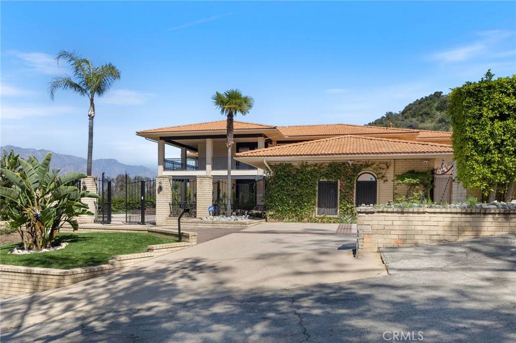 La Canada Flintridge, CA 91011,540 Haverstock RD