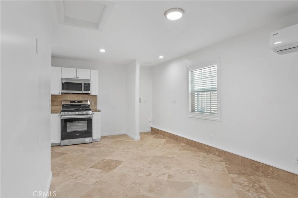 7460 Cypress Ave Fontana, CA 92336
