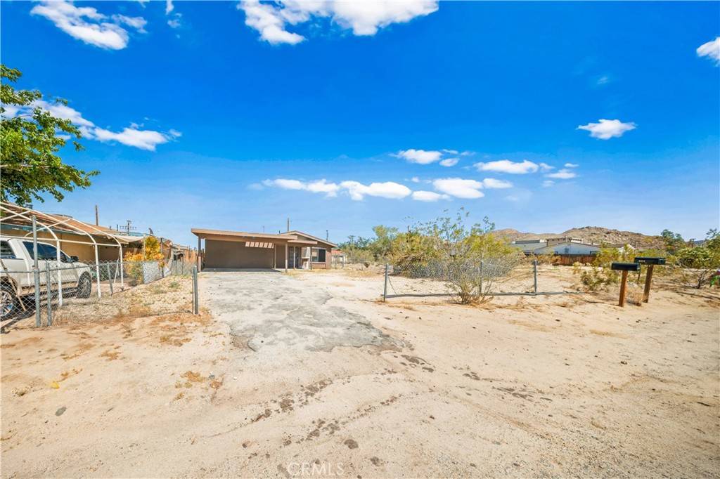 Joshua Tree, CA 92252,6427 Mountain View ST