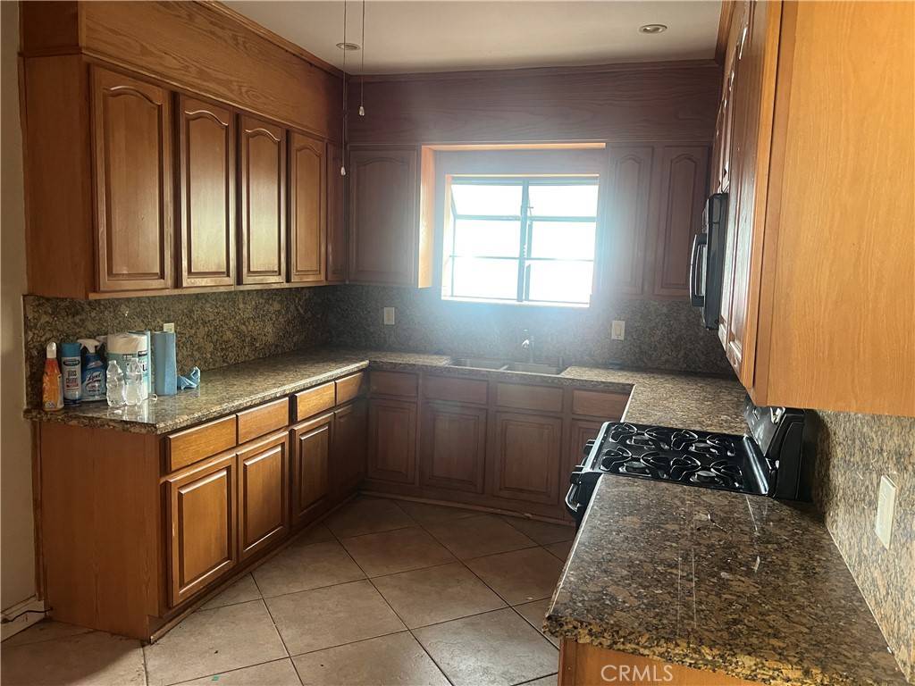 Corona, CA 92882,424 W 7th ST