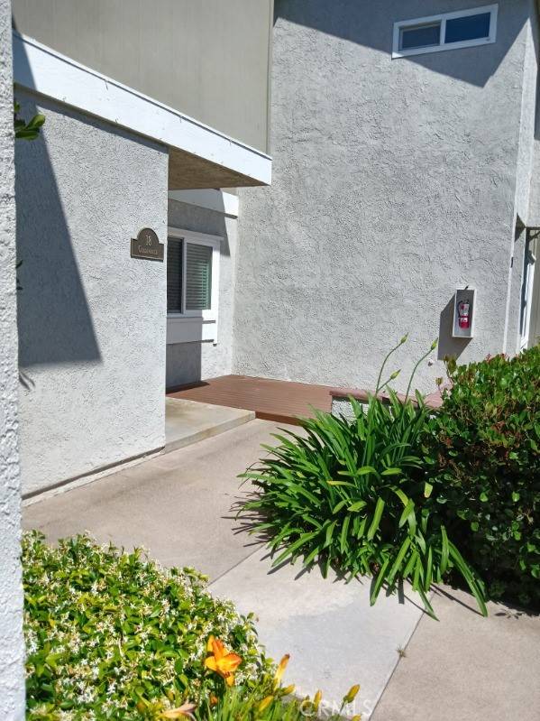Irvine, CA 92604,18 Goldenbush