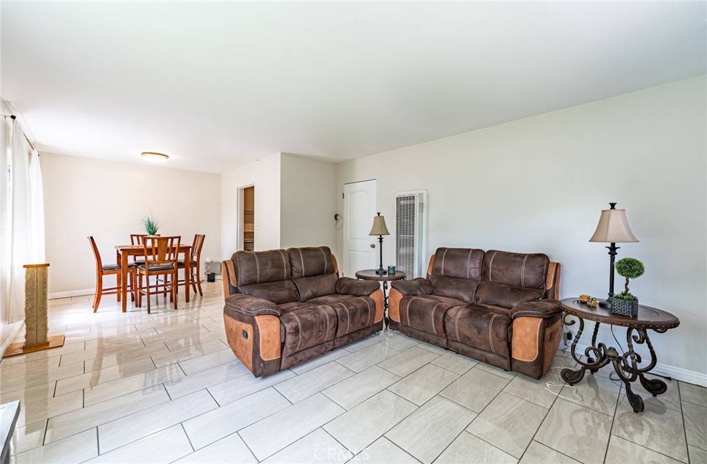 San Bernardino, CA 92405,2820 N E ST