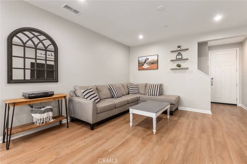 Fontana, CA 92336,16073 Narni LN