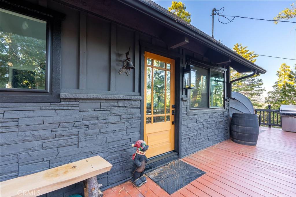 Lake Arrowhead, CA 92352,553 Pioneer RD
