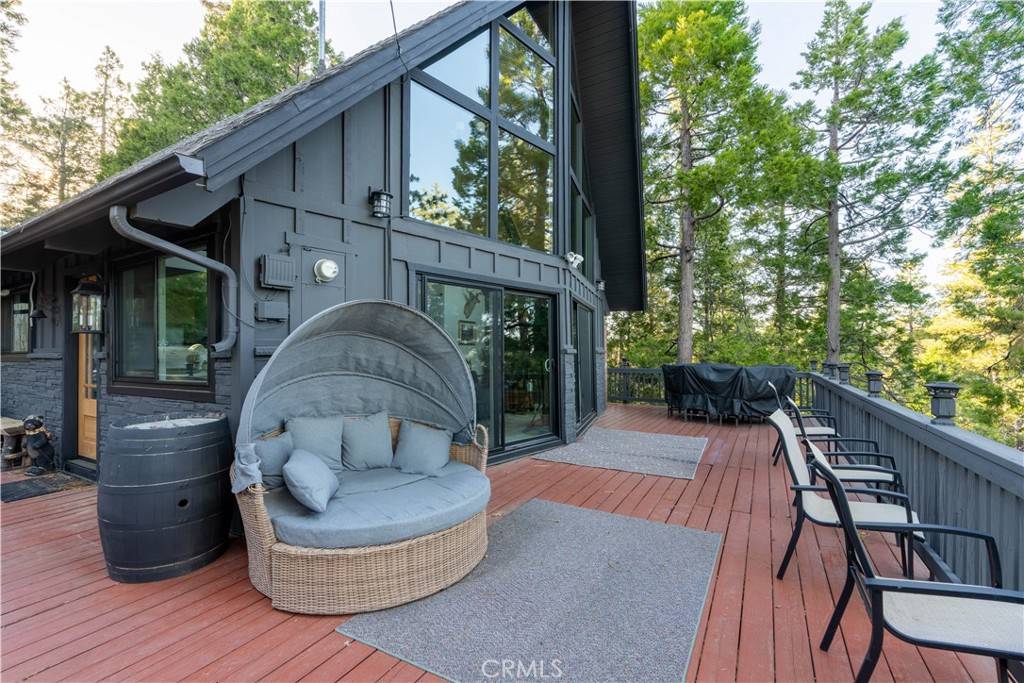 Lake Arrowhead, CA 92352,553 Pioneer RD