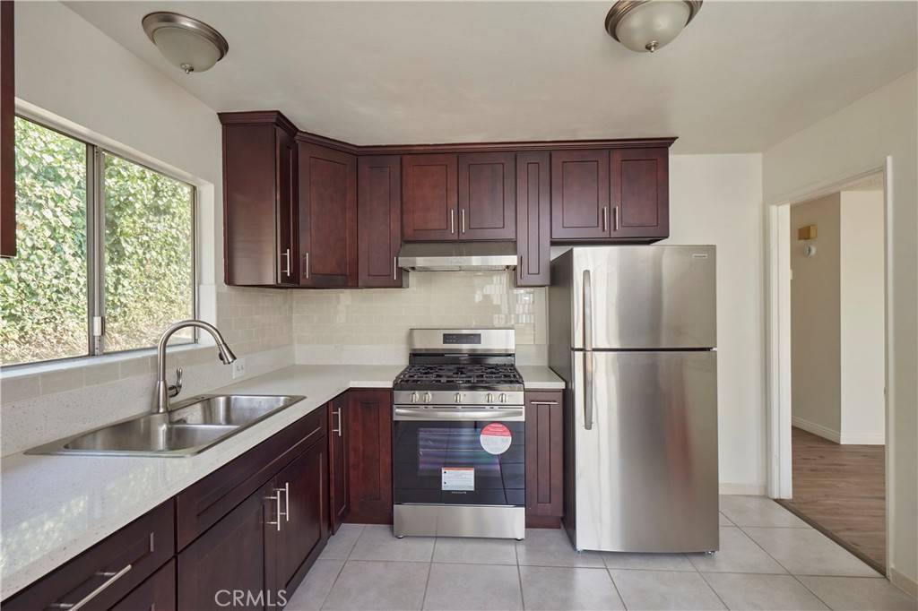 Los Angeles, CA 90057,224 Crandall ST