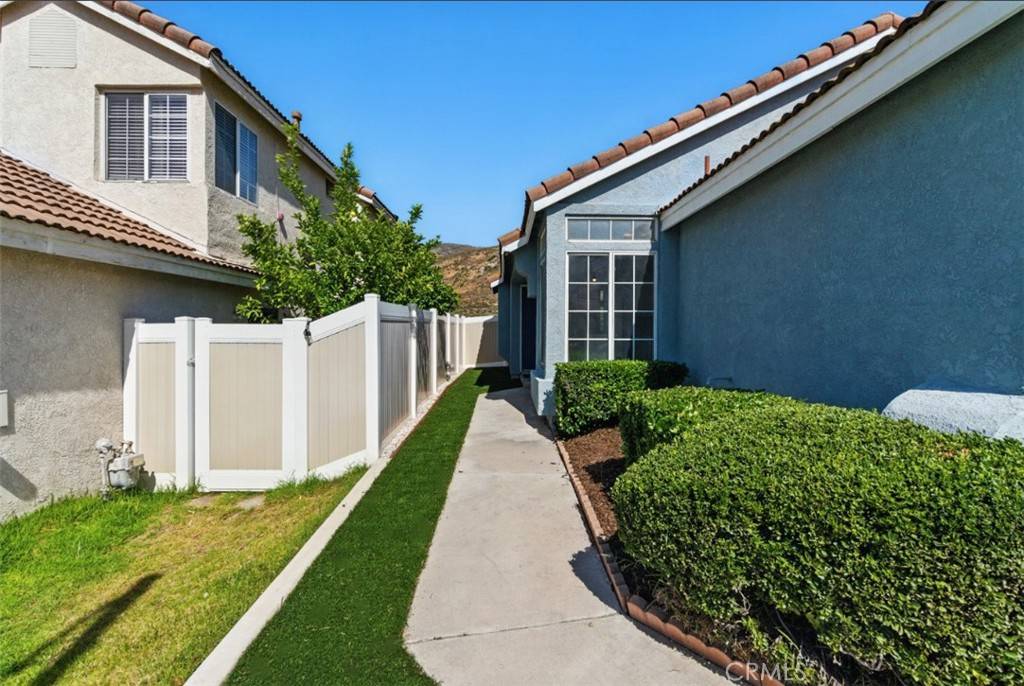 Fontana, CA 92337,11979 Savona Dr