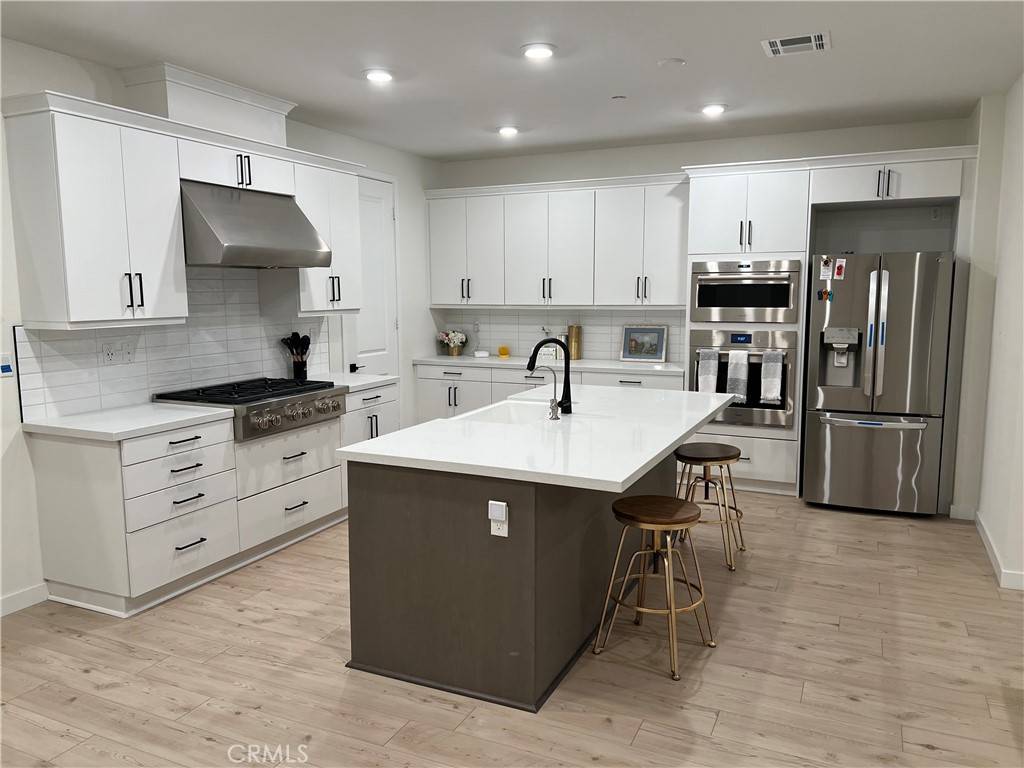 Valencia, CA 91381,27636 Symphony PL