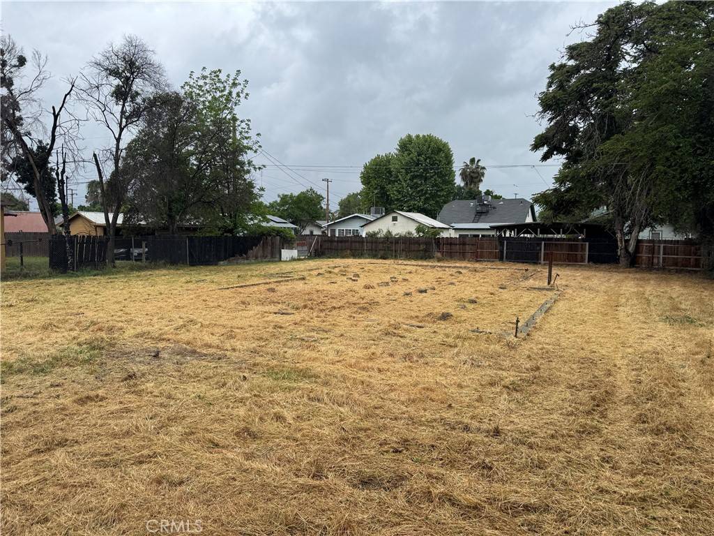 Visalia, CA 93277,807 S Court ST
