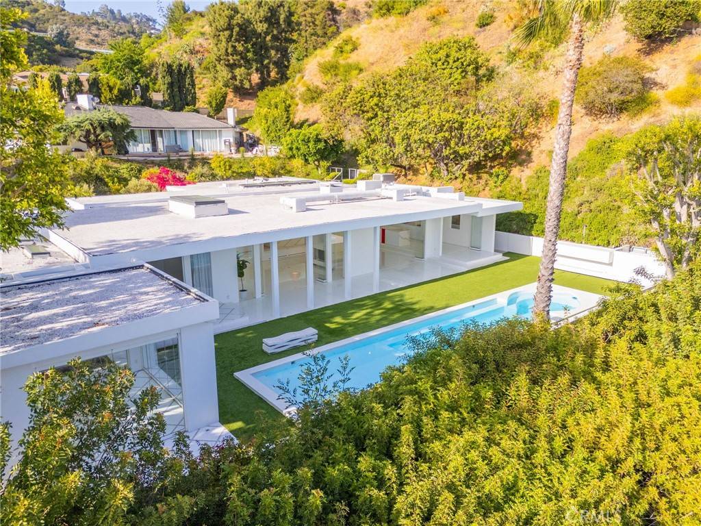 Beverly Hills, CA 90210,1046 N Hillcrest RD