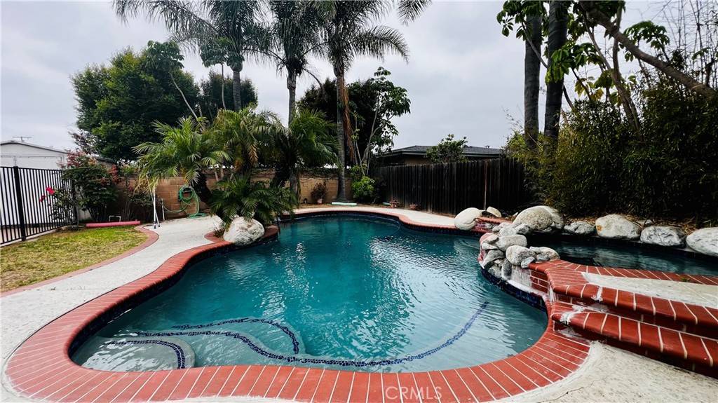 Hawthorne, CA 90250,4127 W 130th ST