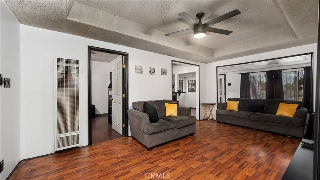 Cudahy, CA 90201,3902 Live Oak ST