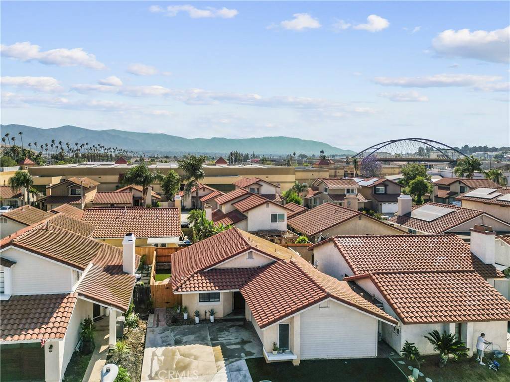 Corona, CA 92879,162 Mistletoe DR