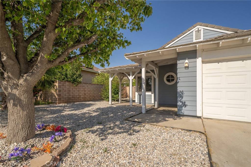 Fontana, CA 92337,11971 Redwood DR