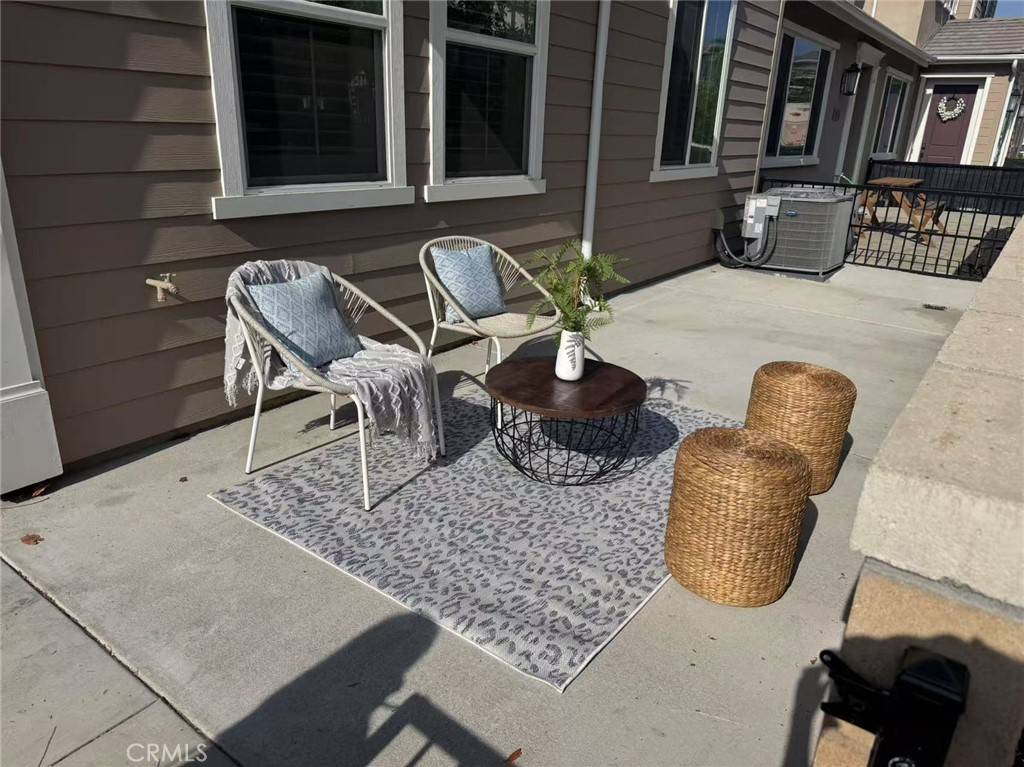 Fontana, CA 92336,5603 Kate WAY #4