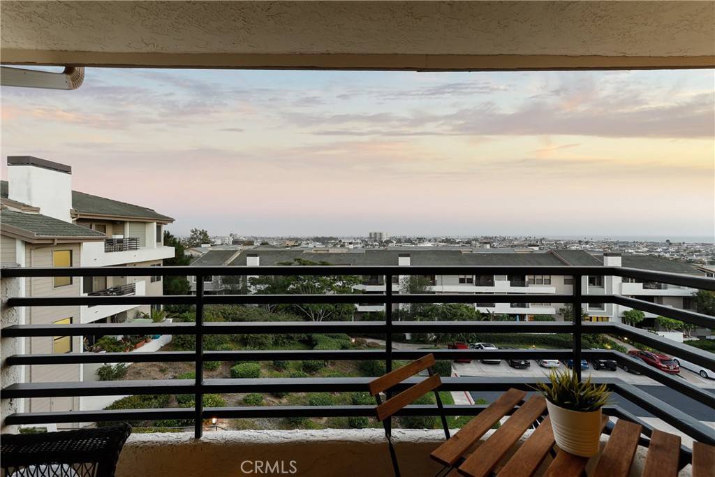 Newport Beach, CA 92663,260 Cagney LN #310