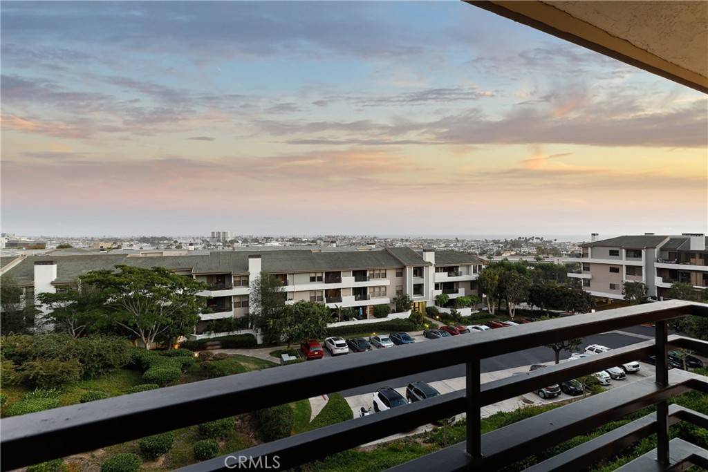 Newport Beach, CA 92663,260 Cagney LN #310