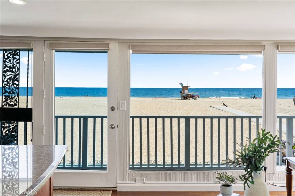 Newport Beach, CA 92663,1726 W Oceanfront