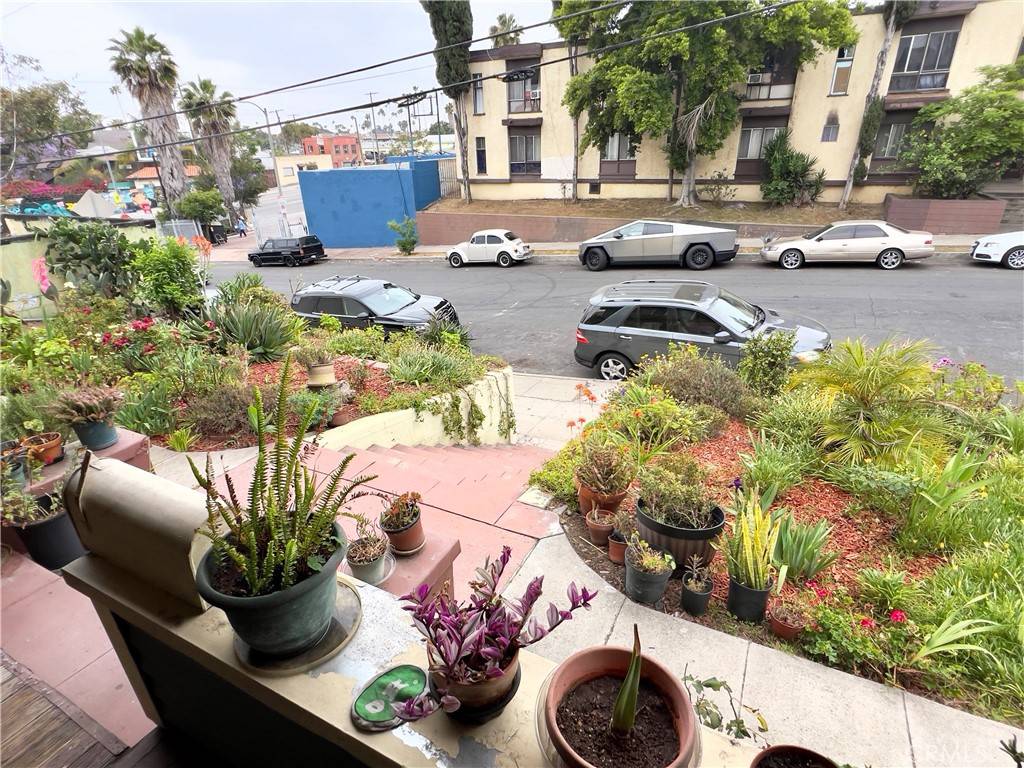 Los Angeles, CA 90006,1830 Roosevelt AVE