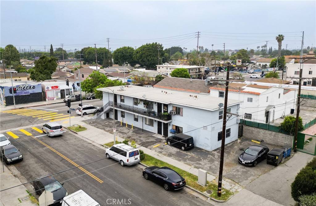 Los Angeles, CA 90003,9222 S San Pedro ST