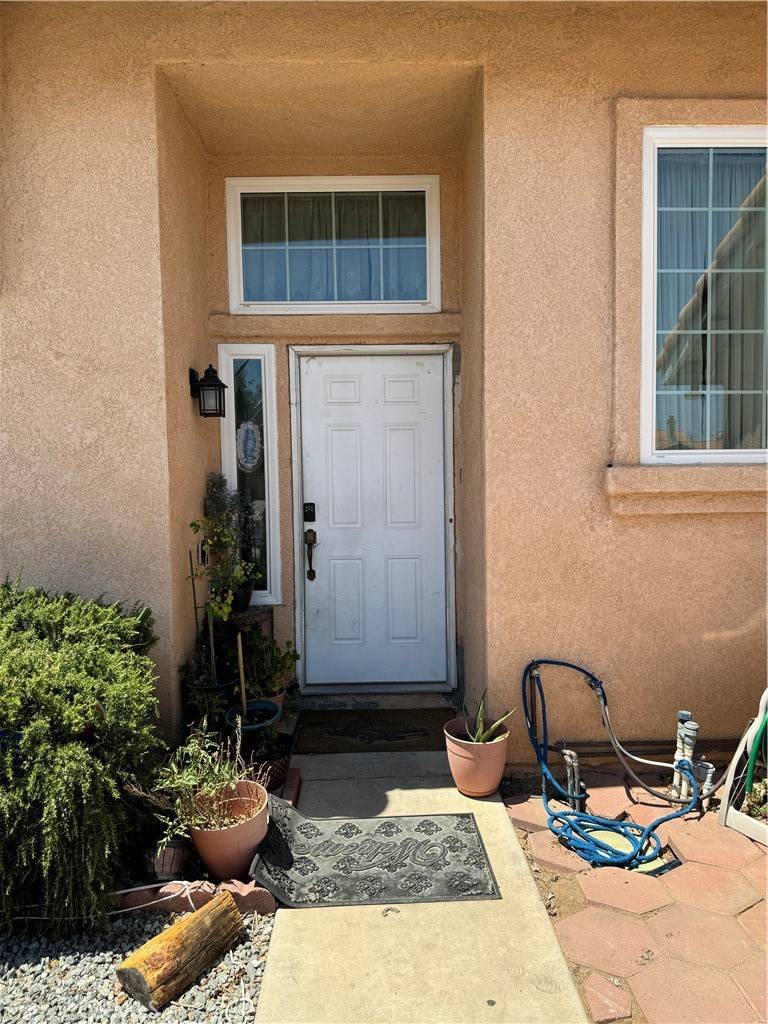 Victorville, CA 92392,14542 Hackamore RD